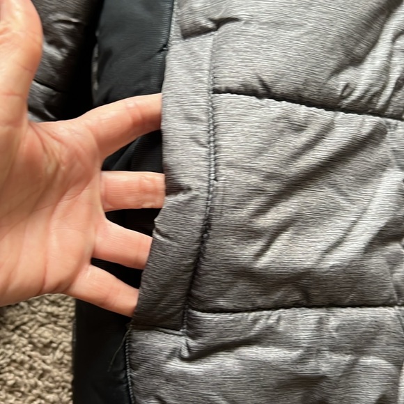 NWOT: Boys Puffer Jacket size 18-20 Fully lined - Picture 3 of 6